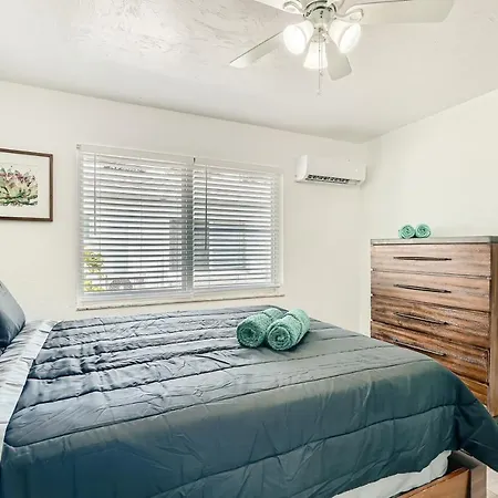 Sii 1 Bedroom Tropical Gem!